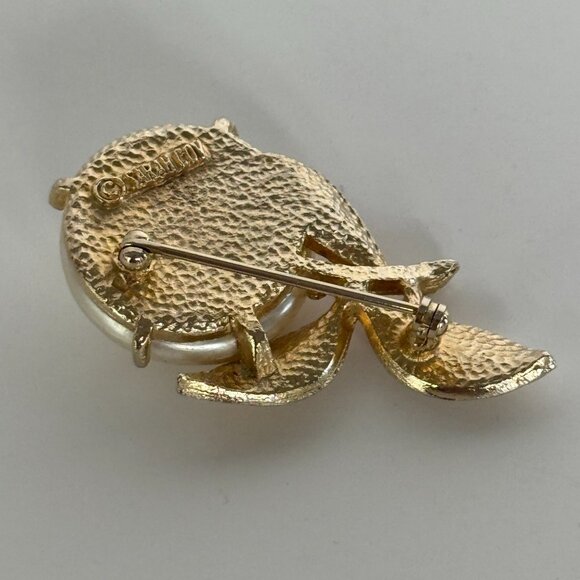 Sarah Coventry Faux Pearl Brooch Pin Baroque Vintage Gold-Tone White Flower Leaf - Picture 13 of 14